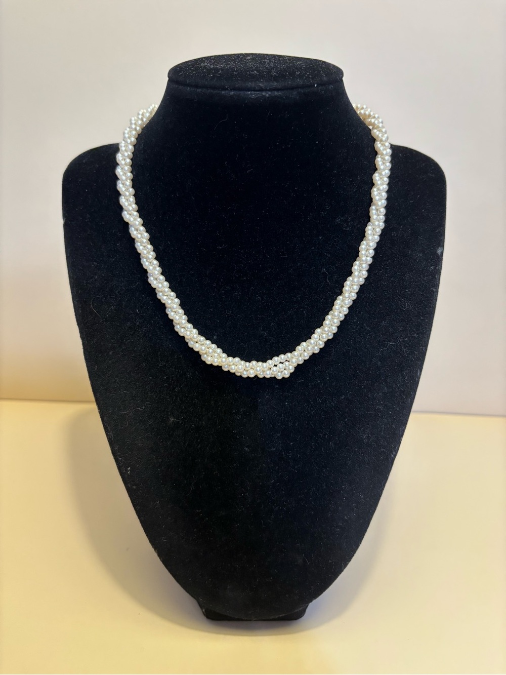 Vintage Marvella White Pearl Twist Necklace 16”
